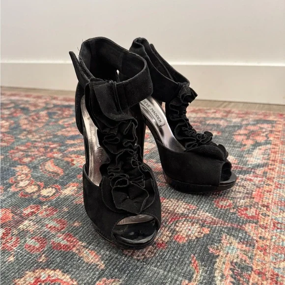 Suede Ruffle Steve Madden Heels - Picture 1 of 2